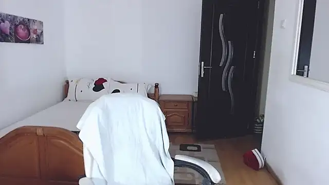 evamaria2024 online show from October 10, 2025, 8:15 am