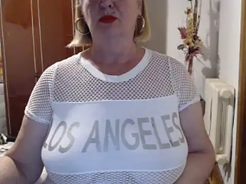 Secretfox online show from September 22, 2025, 12:55 pm