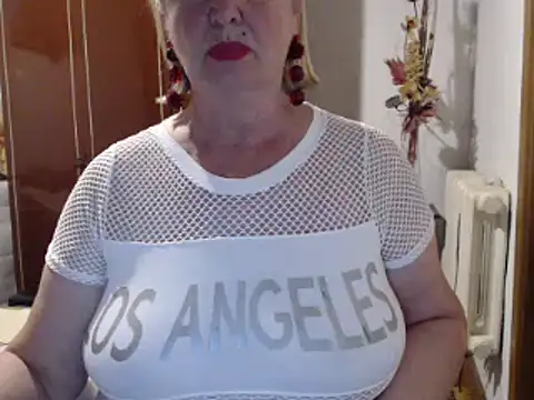 Secretfox online show from September 17, 2025, 3:03 pm