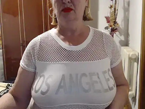 Secretfox online show from September 28, 2025, 5:09 pm