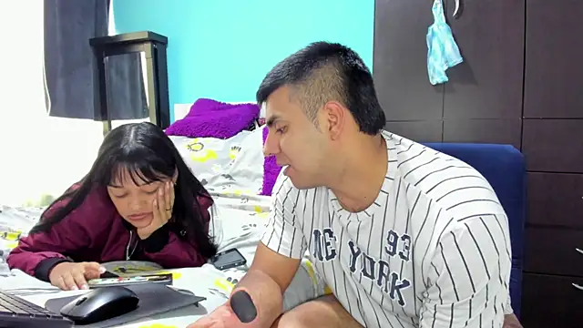 2ScarletandRyan8 online show from November 20, 2025, 1:12 pm