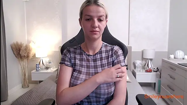 Snapshot of Smileyouarehere chatting on October 4, 2025, 2:46 am Smileyouarehere online show from October 4, 2025, 2:46 am