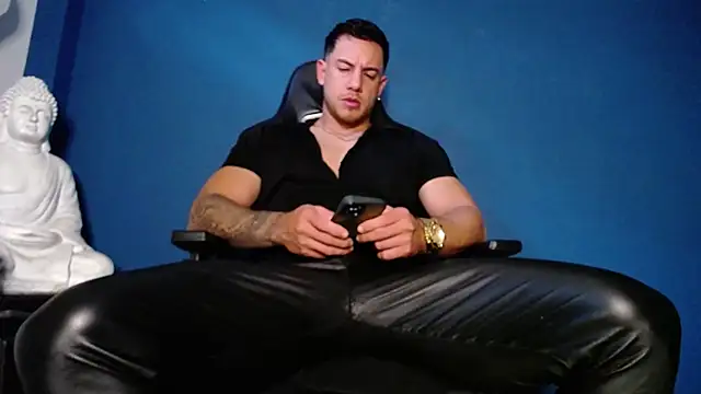 Snapshot of Maxxxpowerful chatting on November 3, 2025, 4:10 pm Maxxxpowerful online show from November 3, 2025, 4:10 pm