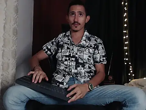 Snapshot of HomeAloneK chatting on September 21, 2025, 8:03 pm HomeAloneK online show from September 21, 2025, 8:03 pm