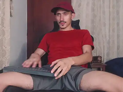 Snapshot of HomeAloneK chatting on October 15, 2025, 7:44 pm HomeAloneK online show from October 15, 2025, 7:44 pm