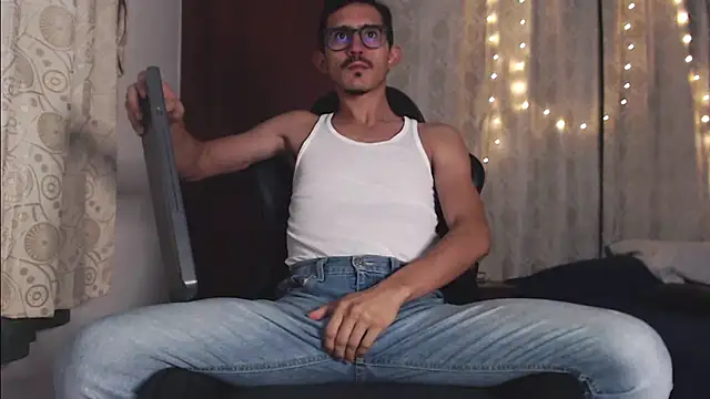 Snapshot of HomeAloneK chatting on September 29, 2025, 8:25 pm HomeAloneK online show from September 29, 2025, 8:25 pm