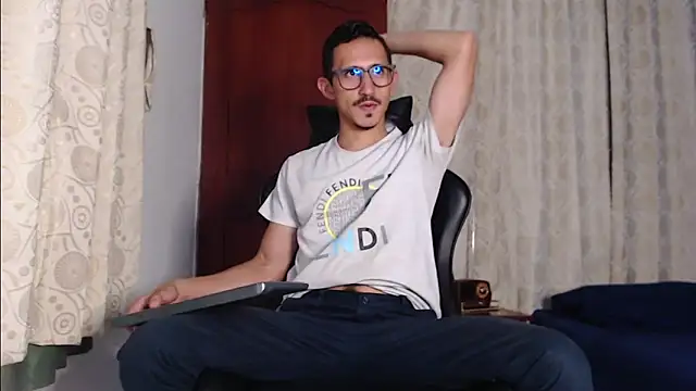 Snapshot of HomeAloneK chatting on September 28, 2025, 9:22 pm HomeAloneK online show from September 28, 2025, 9:22 pm