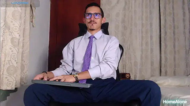 Snapshot of HomeAloneK chatting on September 26, 2025, 7:21 pm HomeAloneK online show from September 26, 2025, 7:21 pm