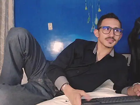 Snapshot of HomeAloneK chatting on October 26, 2025, 8:09 pm HomeAloneK online show from October 26, 2025, 8:09 pm