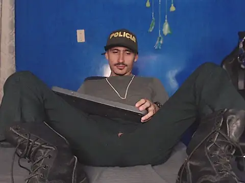 Snapshot of HomeAloneK chatting on October 24, 2025, 7:24 pm HomeAloneK online show from October 24, 2025, 7:24 pm