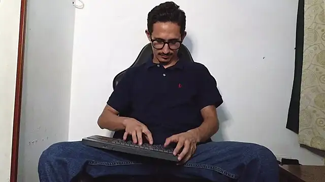 HomeAloneK online show from February 11, 2026, 10:20 pm