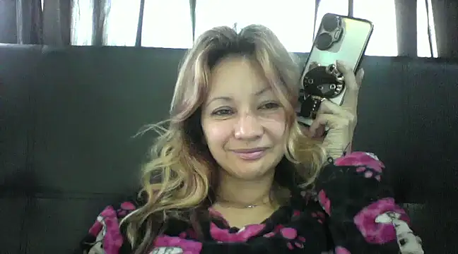 Snapshot of Paulita_x3 chatting on March 20, 2025, 11:16 am Paulita x3 online show from March 20, 2025, 11:16 am