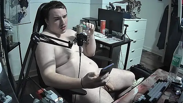 Snapshot of Longcock3345 chatting on January 1, 2025, 9:20 pm Longcock3345 online show from January 1, 2025, 9:20 pm