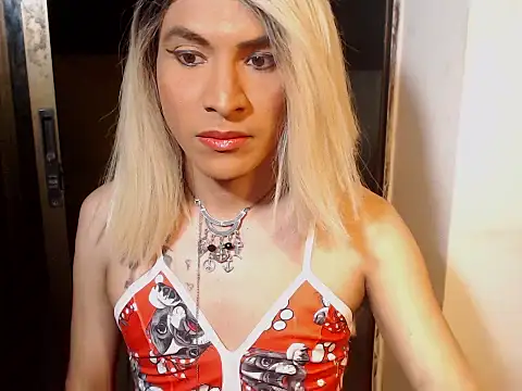 Snapshot of HugeDanex chatting on November 15, 2025, 4:49 am HugeDanex online show from November 15, 2025, 4:49 am