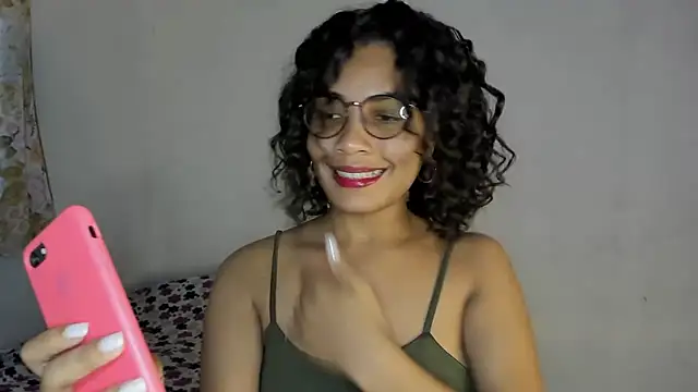 Snapshot of Jade_Dorthini chatting on February 22, 2025, 10:20 pm Jade Dorthini online show from February 22, 2025, 10:20 pm