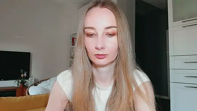 Maiami000 online show from April 6, 2026, 1:12 pm