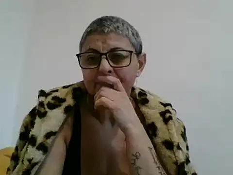 roseblak42 online show from February 10, 2025, 3:10 pm
