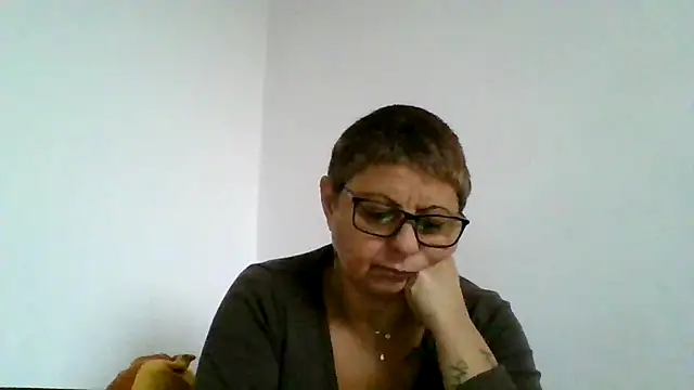 roseblak42 online show from October 6, 2025, 1:45 pm