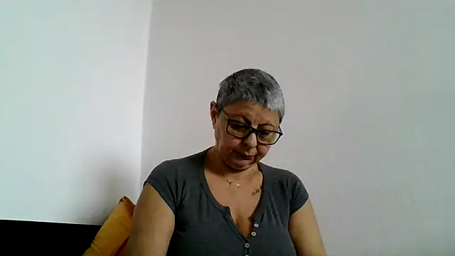 roseblak42 online show from December 17, 2025, 9:14 am