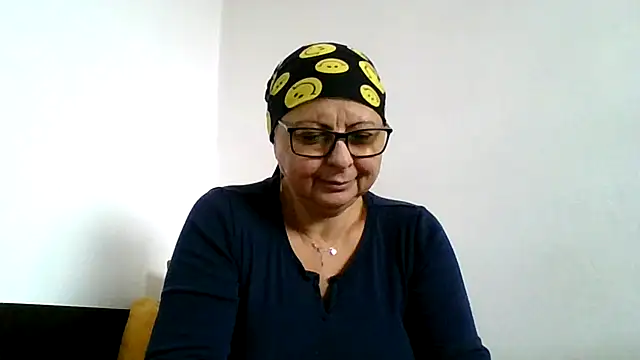 roseblak42 online show from November 19, 2025, 9:42 am