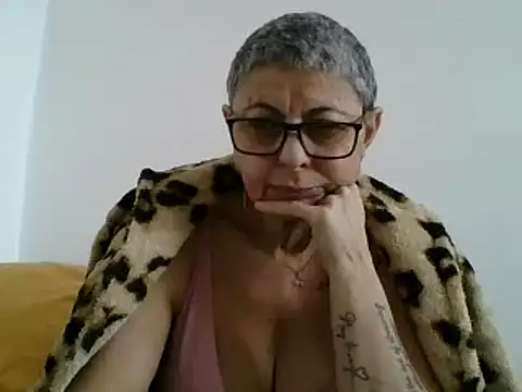 roseblak42 online show from February 7, 2025, 1:43 pm