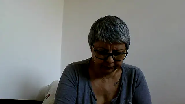 roseblak42 online show from February 3, 2026, 12:43 pm