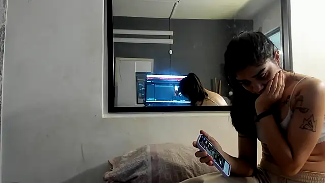 Snapshot of Trinna_harperr chatting on November 1, 2025, 2:44 pm Trinna harperr online show from November 1, 2025, 2:44 pm