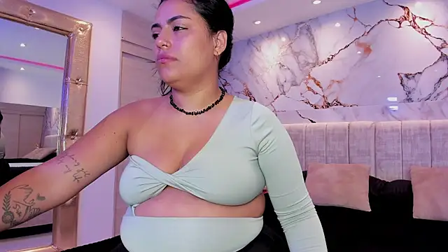 Snapshot of kiana_cream chatting on November 8, 2025, 11:25 am kiana cream online show from November 8, 2025, 11:25 am