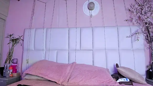 Snapshot of kiana_cream chatting on September 28, 2025, 1:40 pm kiana cream online show from September 28, 2025, 1:40 pm