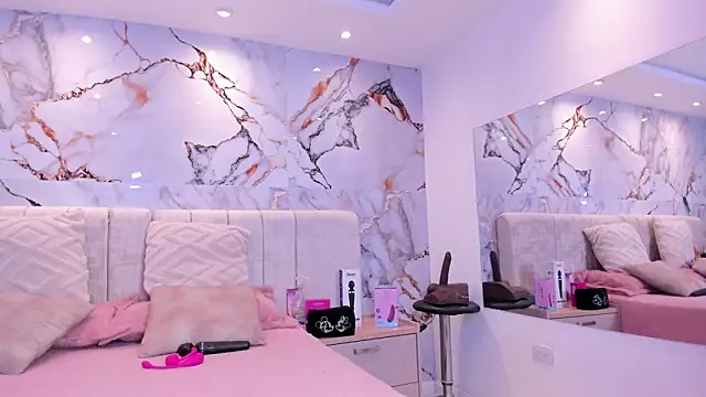 kiana cream online show from December 20, 2025, 11:46 am