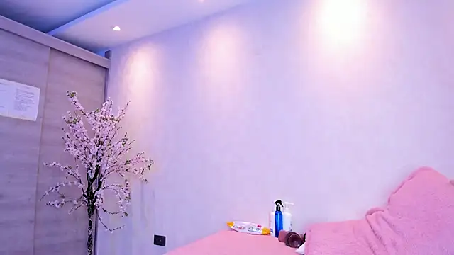 Snapshot of kiana_cream chatting on October 20, 2025, 12:38 pm kiana cream online show from October 20, 2025, 12:38 pm