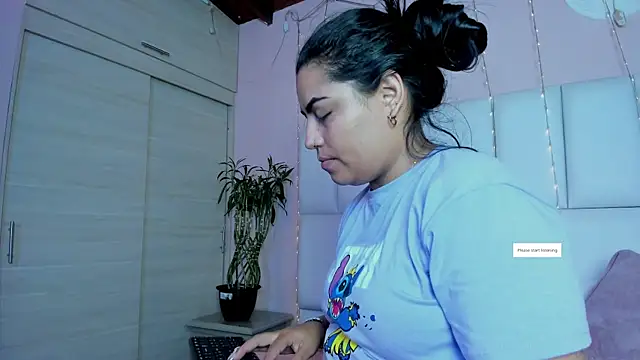 Snapshot of kiana_cream chatting on March 20, 2025, 11:38 am kiana cream online show from March 20, 2025, 11:38 am