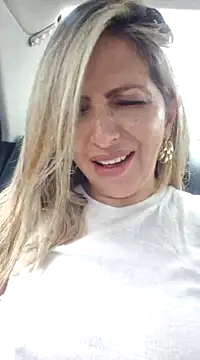  Abril-Office1 online show from February 17, 2025, 3:11 pm