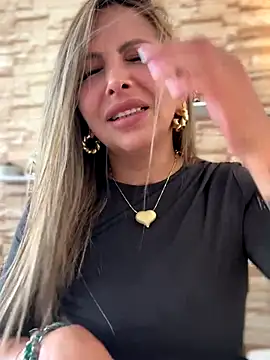 Snapshot of _Abril-Office1 chatting on October 23, 2025, 3:21 pm  Abril-Office1 online show from October 23, 2025, 3:21 pm