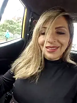  Abril-Office1 online show from February 26, 2025, 4:05 pm