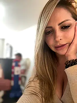 Snapshot of _Abril-Office1 chatting on September 23, 2025, 3:19 pm  Abril-Office1 online show from September 23, 2025, 3:19 pm