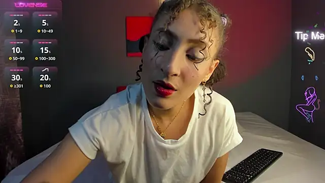 Snapshot of IsabellaSpencer chatting on September 24, 2025, 10:16 pm IsabellaSpencer online show from September 24, 2025, 10:16 pm