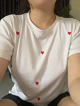 Snapshot of Ruby_bear chatting on October 17, 2025, 3:54 am Ruby bear online show from October 17, 2025, 3:54 am