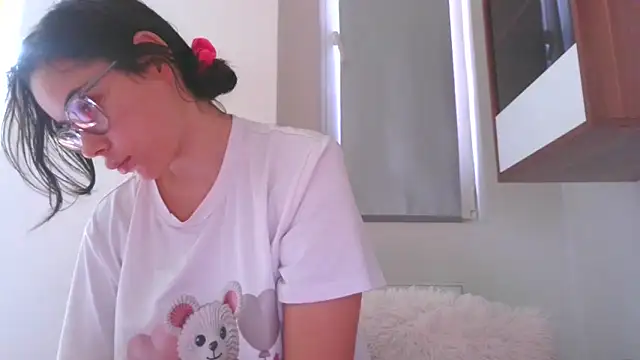 Snapshot of LovelyJulliette chatting on October 27, 2025, 12:50 pm LovelyJulliette online show from October 27, 2025, 12:50 pm