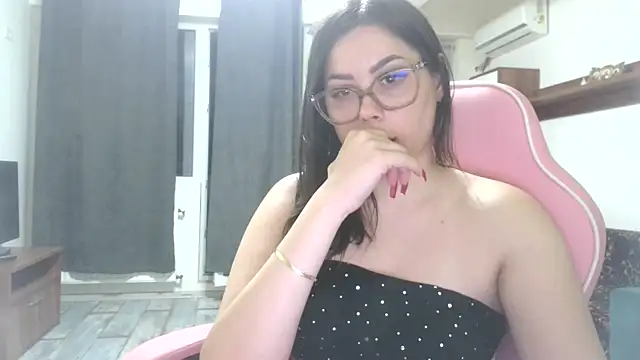 LovelyJulliette online show from June 1, 2026, 10:31 pm