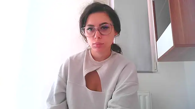 Snapshot of LovelyJulliette chatting on October 19, 2025, 12:19 pm LovelyJulliette online show from October 19, 2025, 12:19 pm