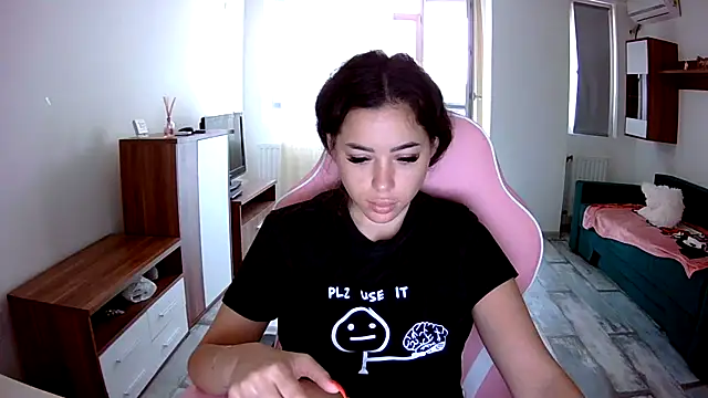 Snapshot of LovelyJulliette chatting on September 17, 2025, 12:40 pm LovelyJulliette online show from September 17, 2025, 12:40 pm