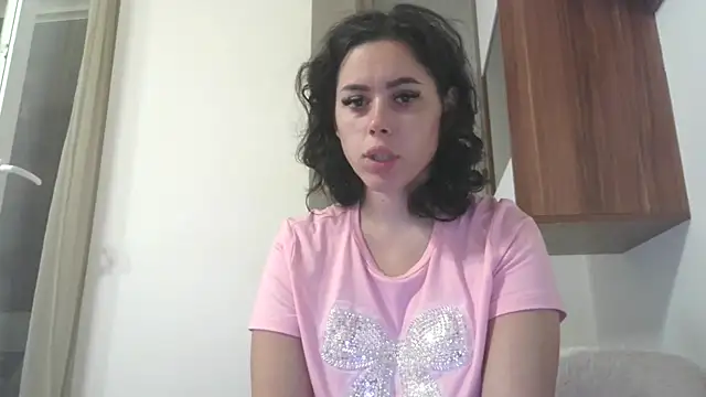 Snapshot of LovelyJulliette chatting on October 5, 2025, 4:31 pm LovelyJulliette online show from October 5, 2025, 4:31 pm