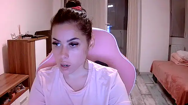 Snapshot of LovelyJulliette chatting on October 6, 2025, 5:35 pm LovelyJulliette online show from October 6, 2025, 5:35 pm