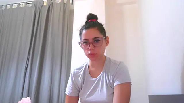 Snapshot of LovelyJulliette chatting on October 18, 2025, 5:04 pm LovelyJulliette online show from October 18, 2025, 5:04 pm