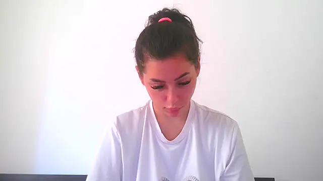 Snapshot of LovelyJulliette chatting on September 21, 2025, 1:05 pm LovelyJulliette online show from September 21, 2025, 1:05 pm