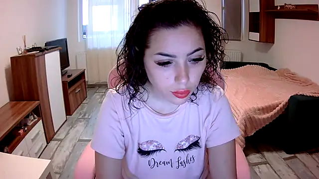 Snapshot of LovelyJulliette chatting on October 7, 2025, 12:06 pm LovelyJulliette online show from October 7, 2025, 12:06 pm