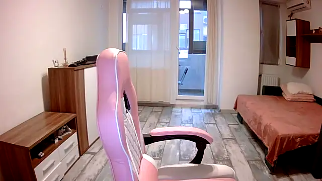 Snapshot of LovelyJulliette chatting on October 3, 2025, 2:29 pm LovelyJulliette online show from October 3, 2025, 2:29 pm