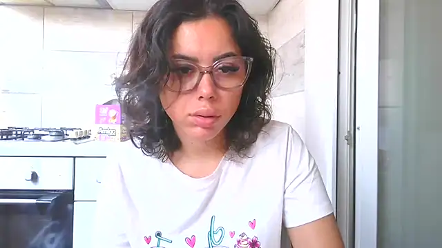 Snapshot of LovelyJulliette chatting on October 23, 2025, 10:25 am LovelyJulliette online show from October 23, 2025, 10:25 am