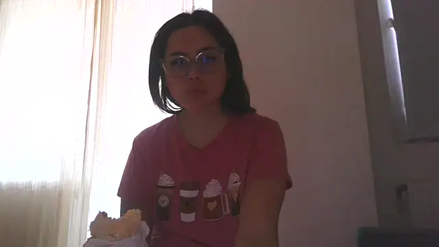 Snapshot of LovelyJulliette chatting on October 26, 2025, 2:28 pm LovelyJulliette online show from October 26, 2025, 2:28 pm